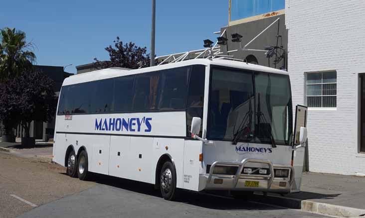 Mahoneys Volvo B12R Autobus 1